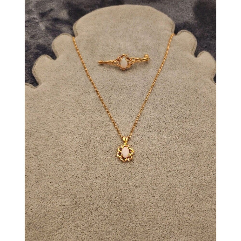 Gold Toned Dainty White Faux Pearl Cabachon Necklace And Brooch Set
